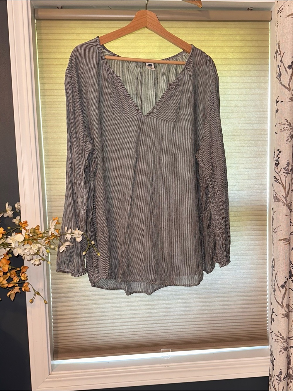 Old Navy Sheer Crinkle V-Neck Long-Sleeve Tunic in Blue/White thin stripes